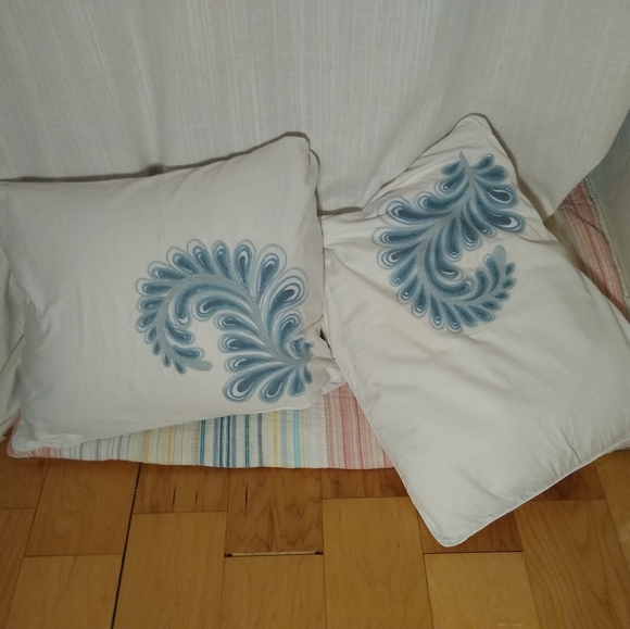 Set of 2 Blue Feather Embroidered Pillow Cases 💙 🪶 - Picture 2 of 8